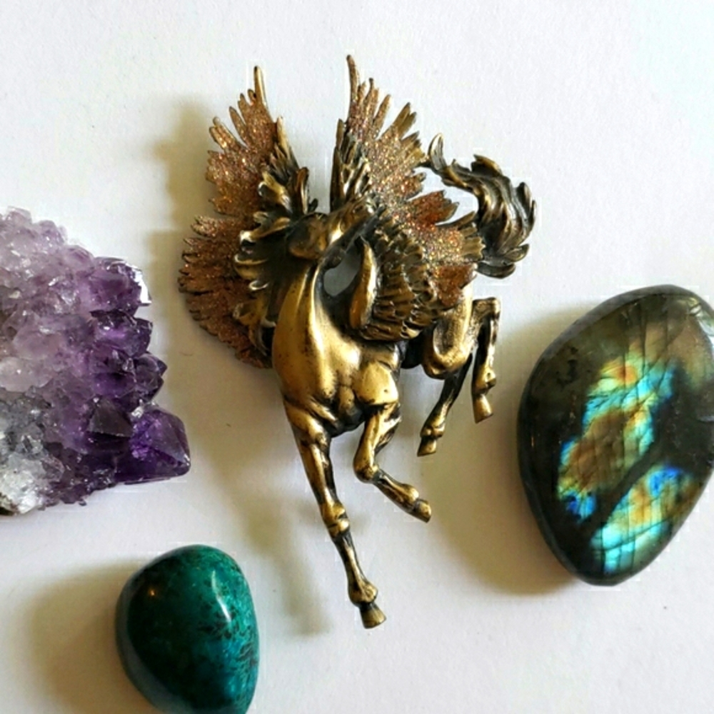 Vintage JJ brass Pegasus brooch - Picture 2 of 7